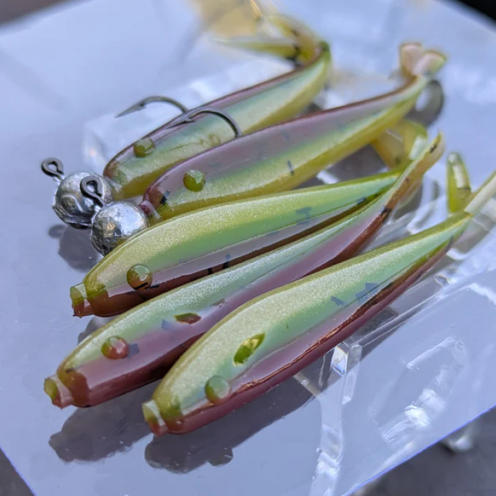 The green and purple brown creates the perfect contrast against water to stand out while mimicking a minnow.